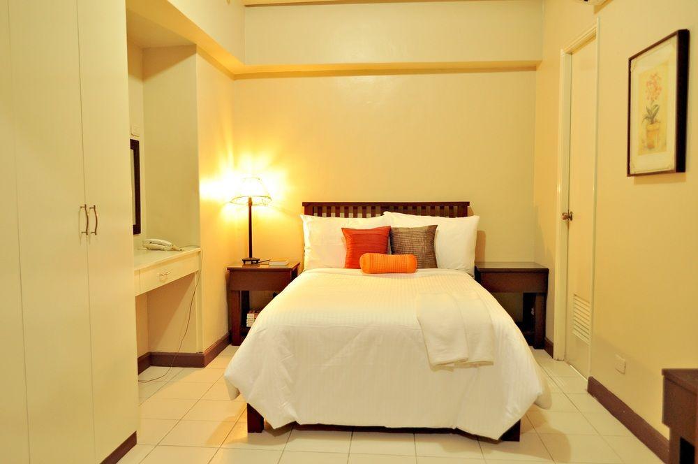 Oyo 103 Artina Suites Hotel Makati City Exteriér fotografie