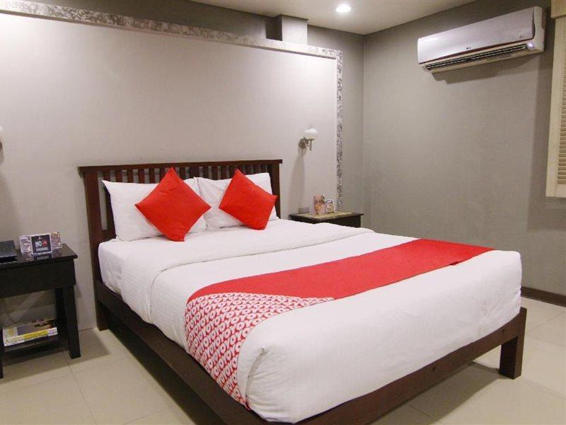 Oyo 103 Artina Suites Hotel Makati City Exteriér fotografie