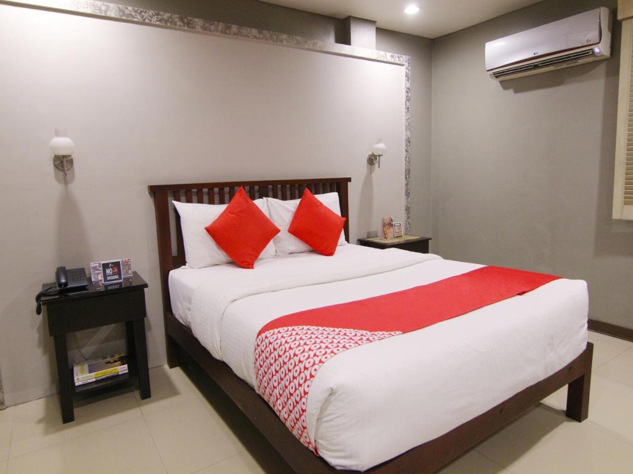 Oyo 103 Artina Suites Hotel Makati City Exteriér fotografie