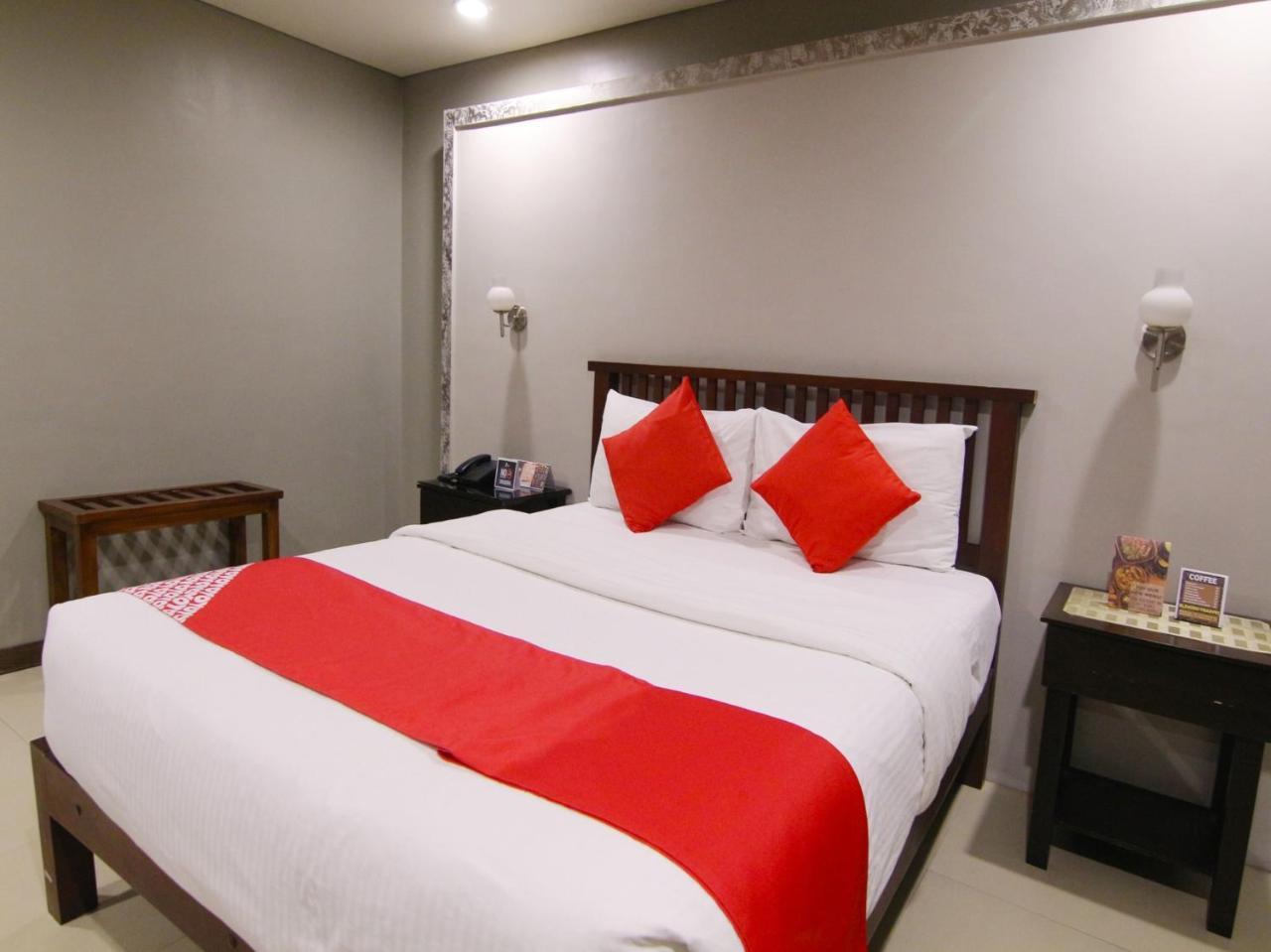 Oyo 103 Artina Suites Hotel Makati City Exteriér fotografie