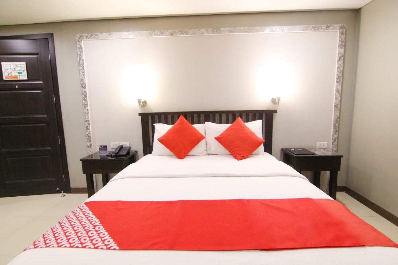 Oyo 103 Artina Suites Hotel Makati City Exteriér fotografie