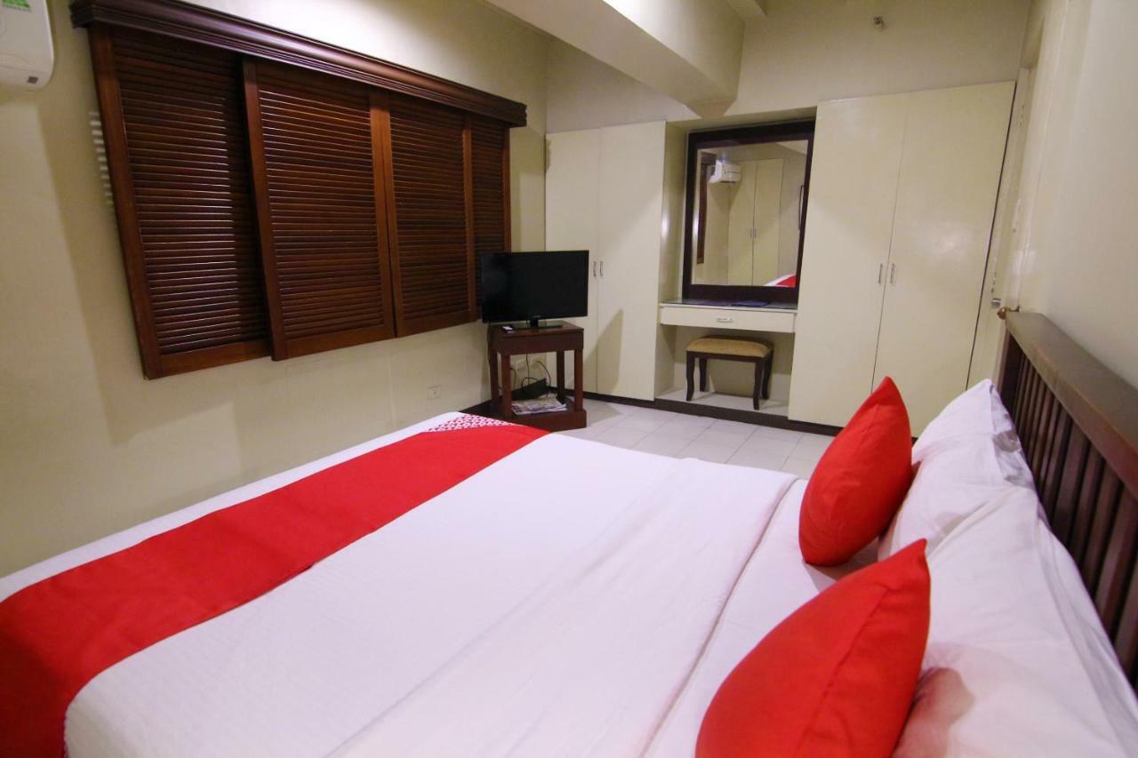 Oyo 103 Artina Suites Hotel Makati City Exteriér fotografie