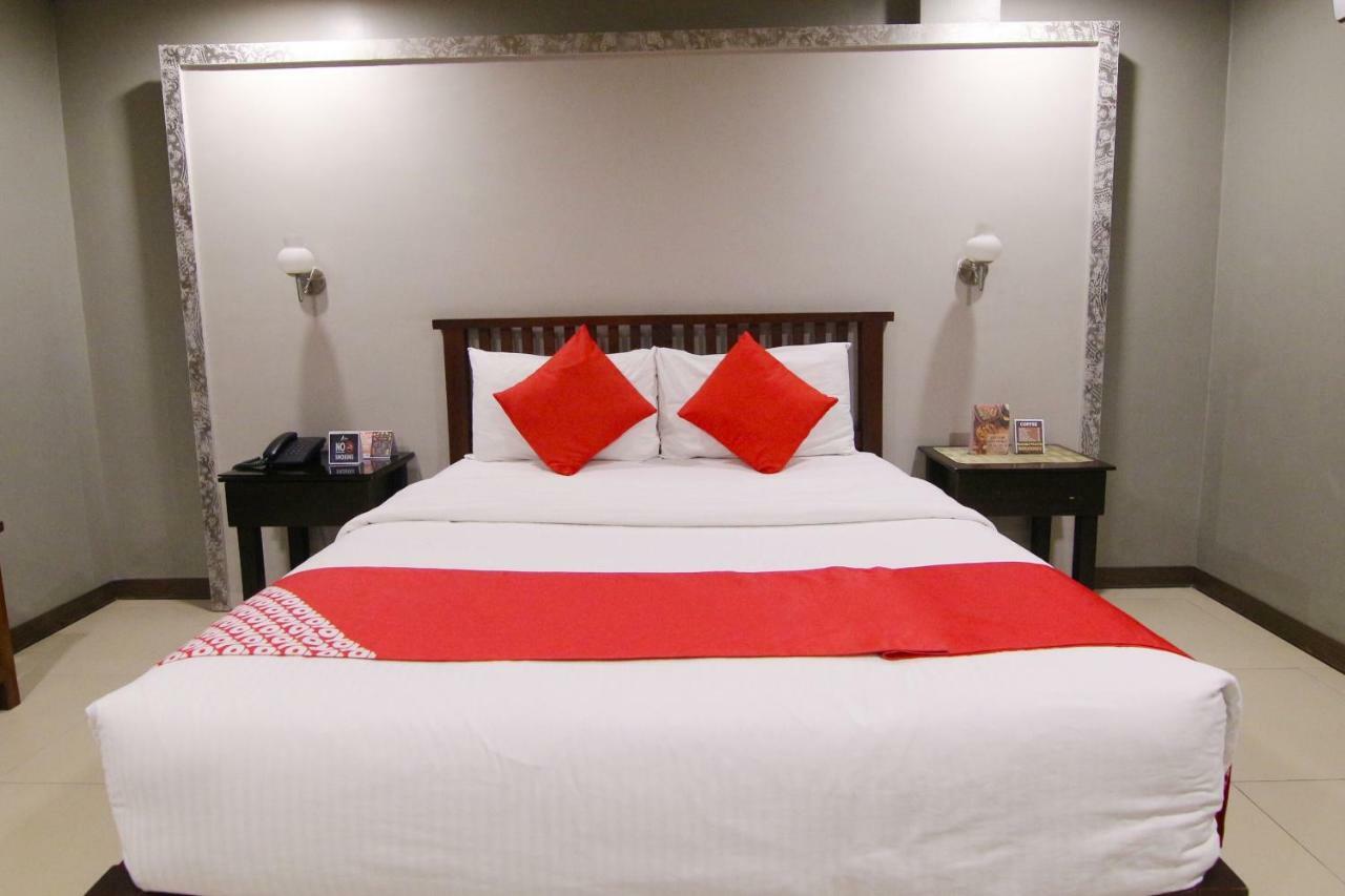 Oyo 103 Artina Suites Hotel Makati City Exteriér fotografie