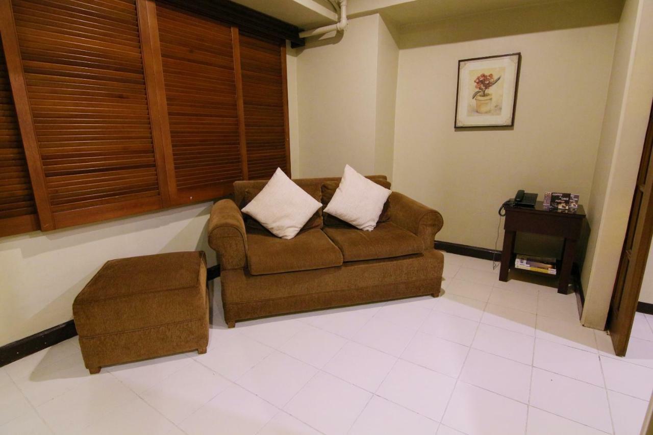 Oyo 103 Artina Suites Hotel Makati City Exteriér fotografie